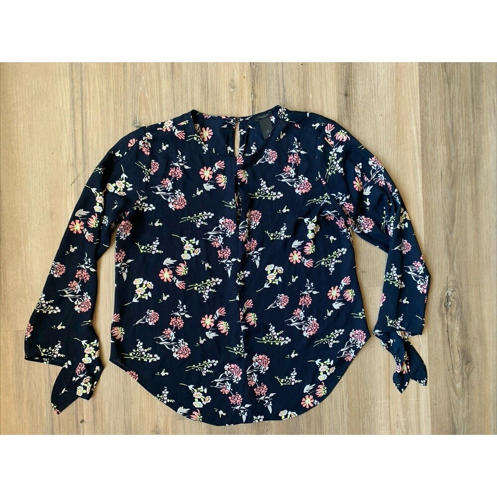 Ann Taylor Factory MEDIUM Women's Blouse Black Floral hankie sleeve EUC